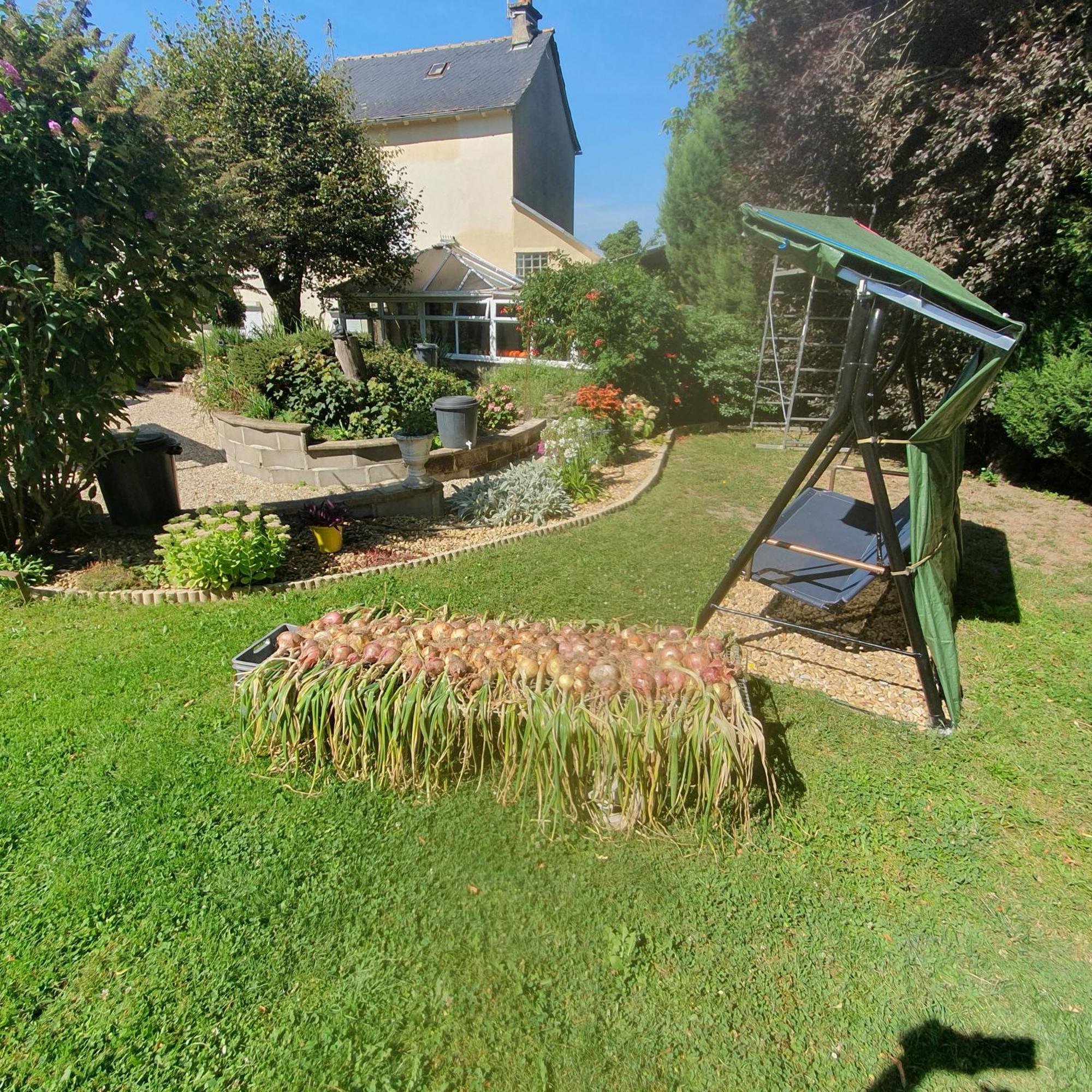 Chez Mai Private Room In Rural Country Home Auriac-Lagast Exterior photo